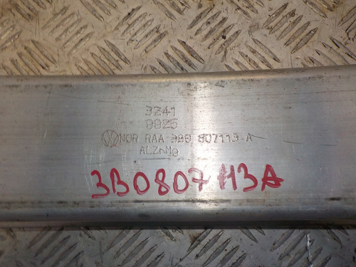 фото VW Passat B5 Усилитель переднего бампера 1996-2005