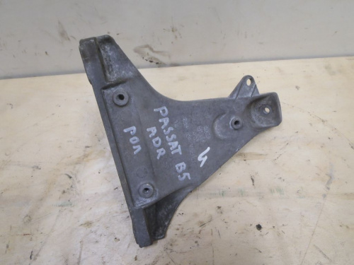 фото VW Passat B5 Кронштейн двигателя 1.8 ADR (рол)