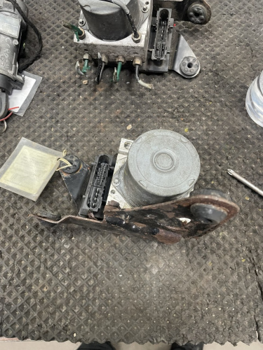 фото Renault Megane 2 Блок ABS (насос) 2002-2009