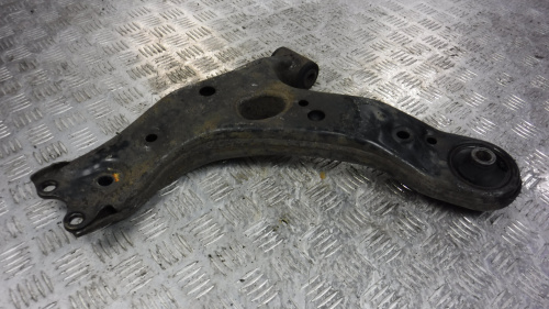 фото Toyota Auris E15 Рычаг передний правый 2006-2012