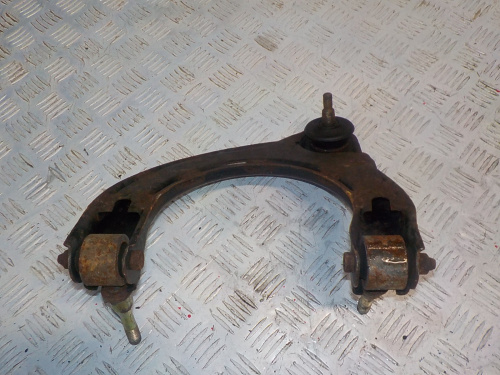 фото Mitsubishi Eclipse 2 Рычаг передний верхний правый 1995-1999