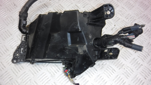 фото Lexus GS Блок предохранителей под капотом 2005-2011