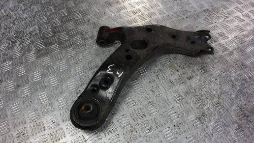 фото Toyota Auris E15 Рычаг передний левый 2006-2012