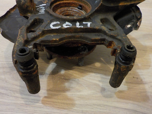 фото Mitsubishi Colt Кулак поворотный передний левый 2003-2012