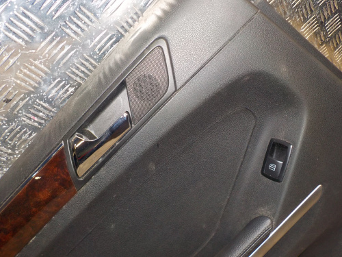 фото Mercedes ML W164 Обшивка двери задней левой 2005-2011