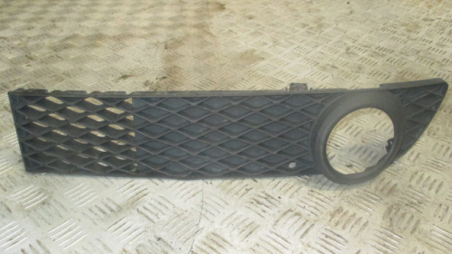 фото Infiniti M Y50 Решетка в бампер правая 2004-2008